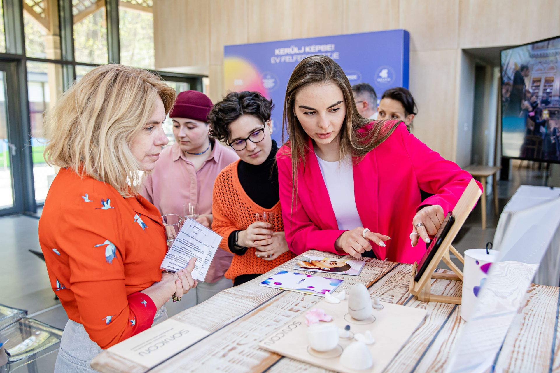 Úton a siker felé – díjazták az év kreatívipari felfedezettjeit