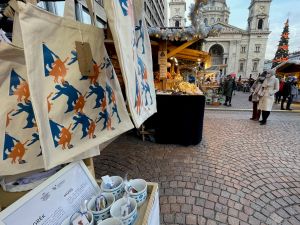 Jótékonyságból alkottak egyedi ajándéktárgyakat a fiatal divat- és designtervezők