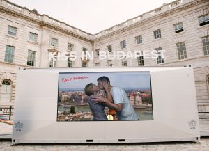 Több mint 1.600 virtuális képeslap készült a Kiss in Budapest installációba